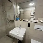 Sandbank & Hotel *