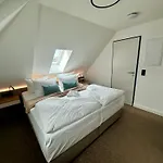 Sandbank & Hotel *