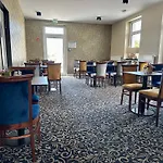 Sandbank & Hotel