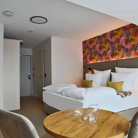 Sandbank & Hotel *