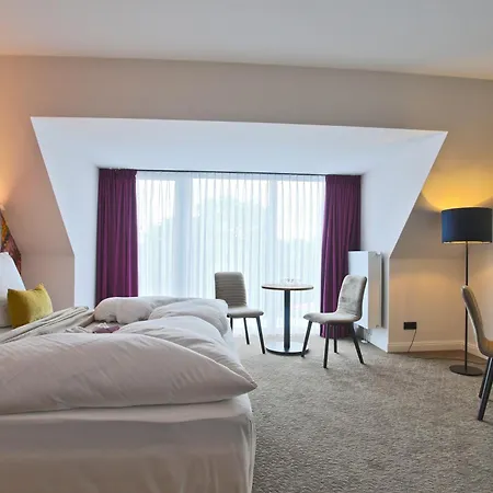 Sandbank & Hotel