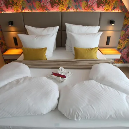 Sandbank & Hotel *