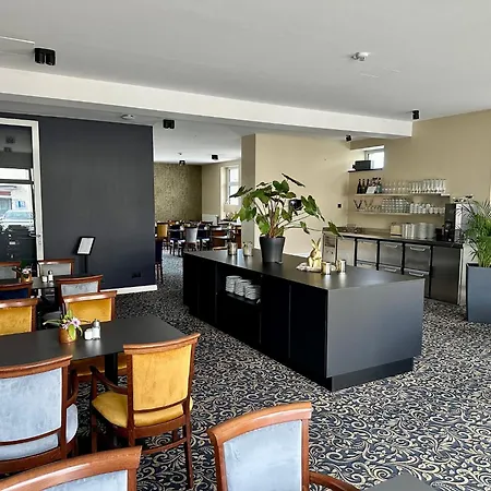 Sandbank & Hotel *