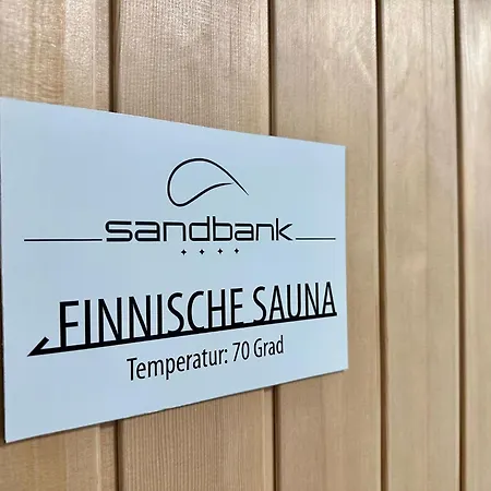 Sandbank & Hotel